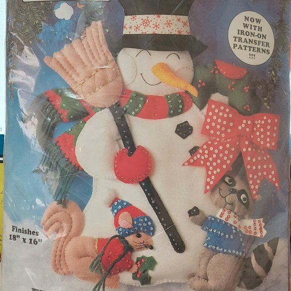 Felt Wall Hanging Kit Snowman and woodland friends Design Works AC1677 - Picture 1 of 2
